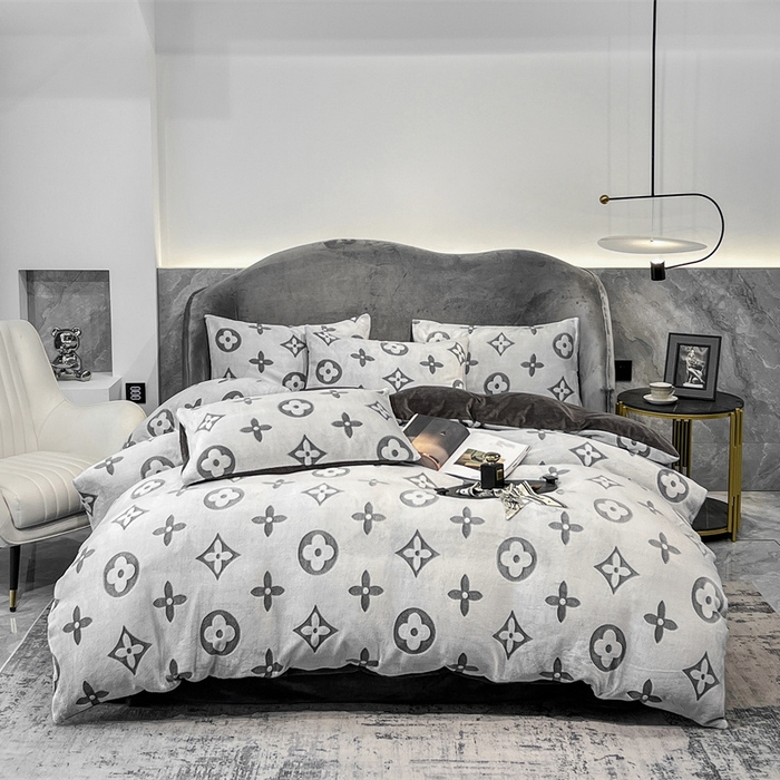 91家纺网 家纺一手货源 找家纺 啊雅家居 2026新款雕花绒加宝宝绒四件套床单款床笠款 点雕棕