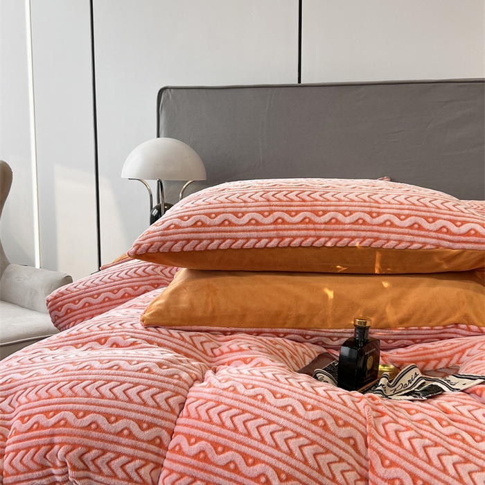 91家纺网 家纺一手货源 找家纺 啊雅家居 2026新款雕花绒加宝宝绒四件套床单款床笠款 连雕橙