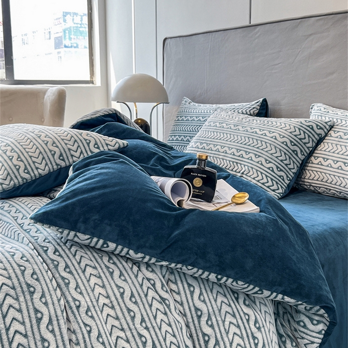 91家纺网 家纺一手货源 找家纺 啊雅家居 2026新款雕花绒加宝宝绒四件套床单款床笠款 连雕水绿