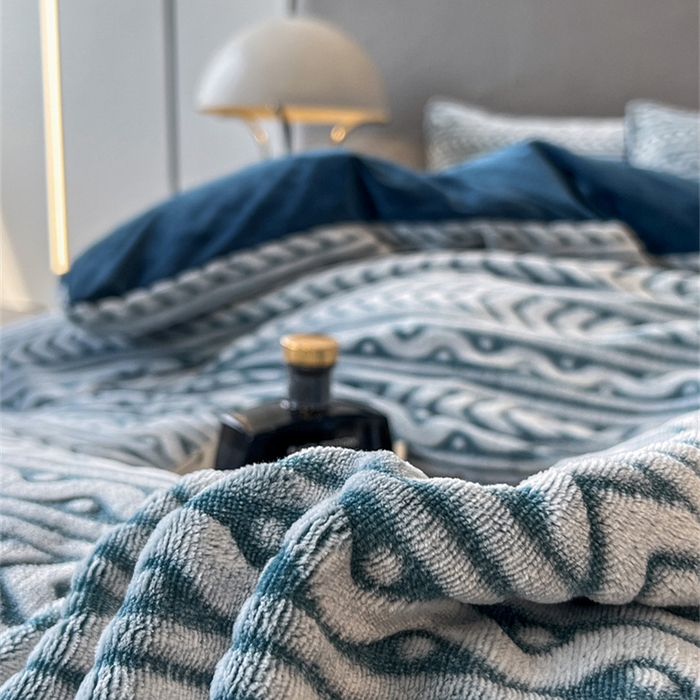 91家纺网 家纺一手货源 找家纺 啊雅家居 2026新款雕花绒加宝宝绒四件套床单款床笠款 连雕水绿