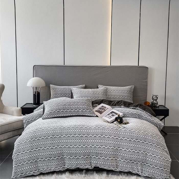 91家纺网 家纺一手货源 找家纺 啊雅家居 2026新款雕花绒加宝宝绒四件套床单款床笠款 连雕棕