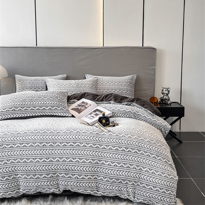 91家纺网 家纺一手货源 找家纺 啊雅家居 2026新款雕花绒加宝宝绒四件套床单款床笠款 连雕棕