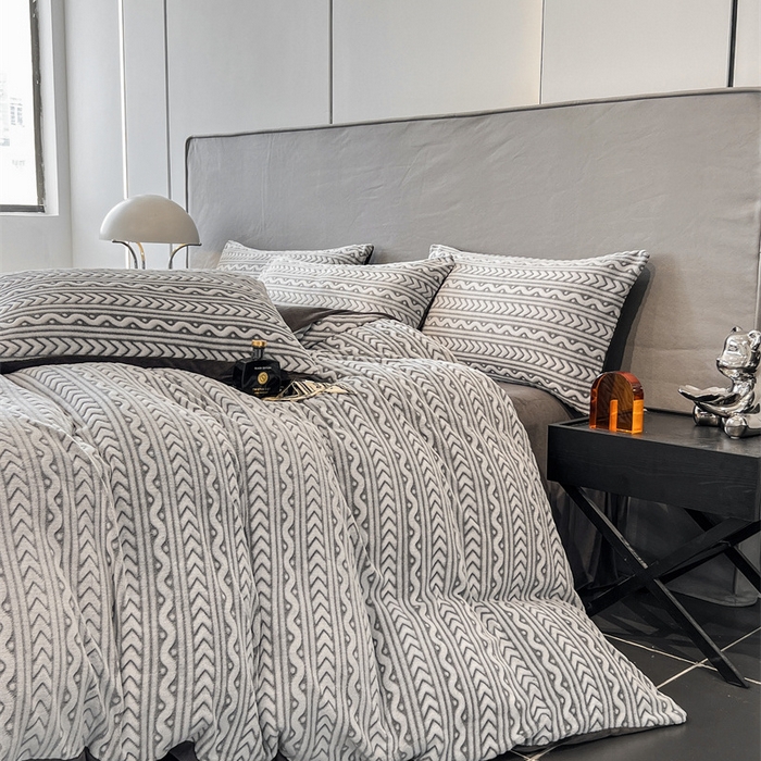 91家纺网 家纺一手货源 找家纺 啊雅家居 2026新款雕花绒加宝宝绒四件套床单款床笠款 连雕棕