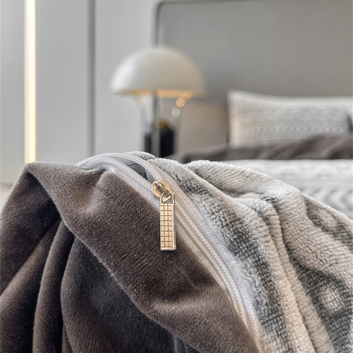 91家纺网 家纺一手货源 找家纺 啊雅家居 2026新款雕花绒加宝宝绒四件套床单款床笠款 连雕棕