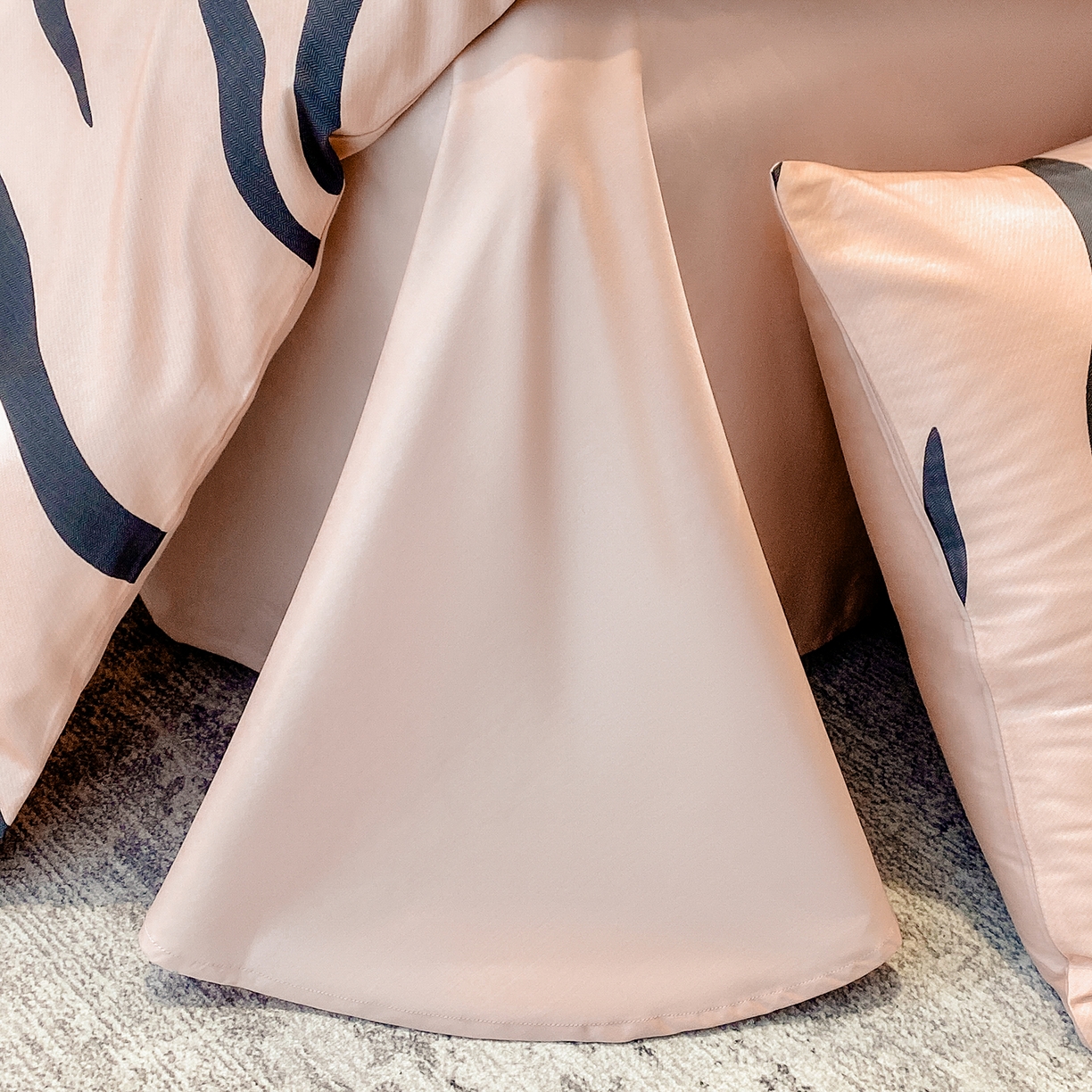 91家纺网 家纺一手货源 找家纺 家居1号家纺 2026新款A类50双股斑马纹全活性活性数码四件套-卡森（活动券后价不得低于279） 卡森-荷粉