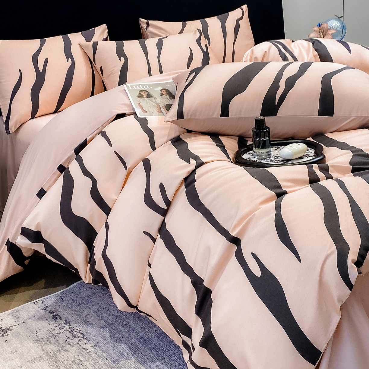 91家纺网 家纺一手货源 找家纺 家居1号家纺 2026新款A类50双股斑马纹全活性活性数码四件套-卡森（活动券后价不得低于279） 卡森-荷粉