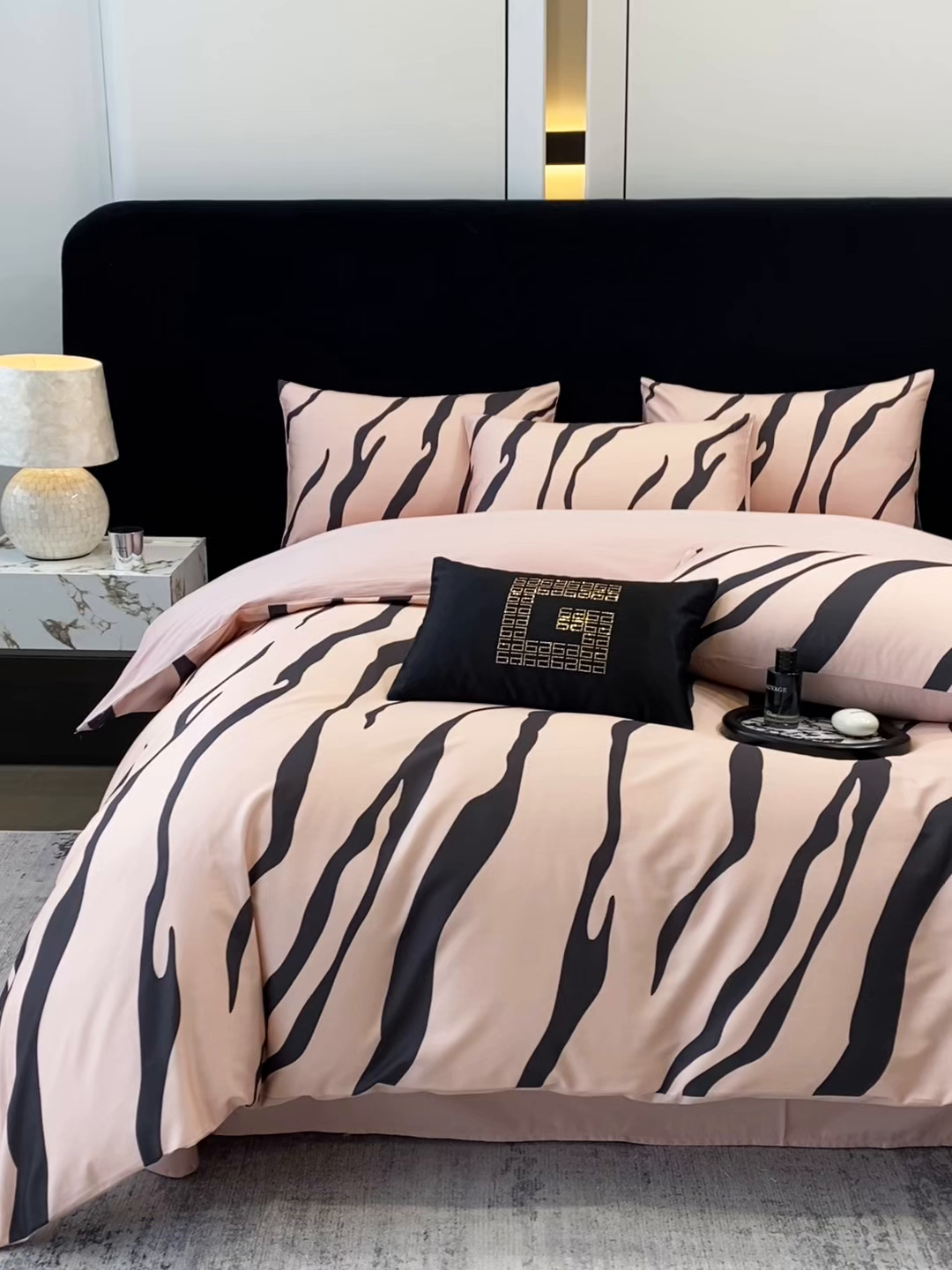 91家纺网 家纺一手货源 找家纺 家居1号家纺 2026新款A类50双股斑马纹全活性活性数码四件套-卡森（活动券后价不得低于279） 卡森-荷粉