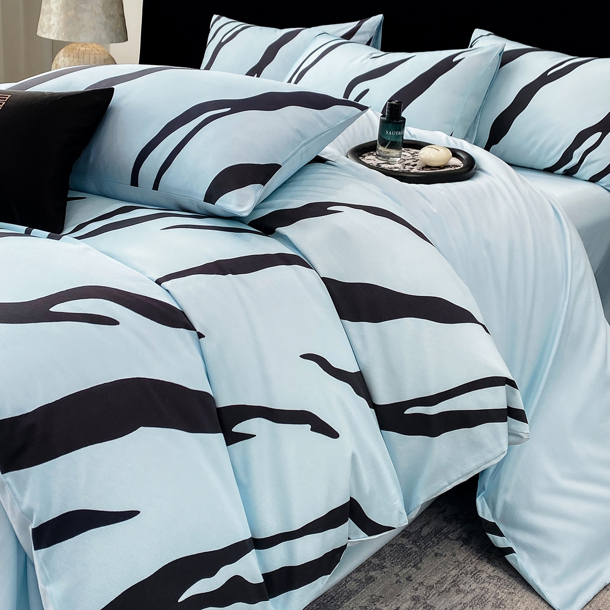 91家纺网 家纺一手货源 找家纺 家居1号家纺 2026新款A类50双股斑马纹全活性活性数码四件套-卡森（活动券后价不得低于279） 卡森-温馨蓝