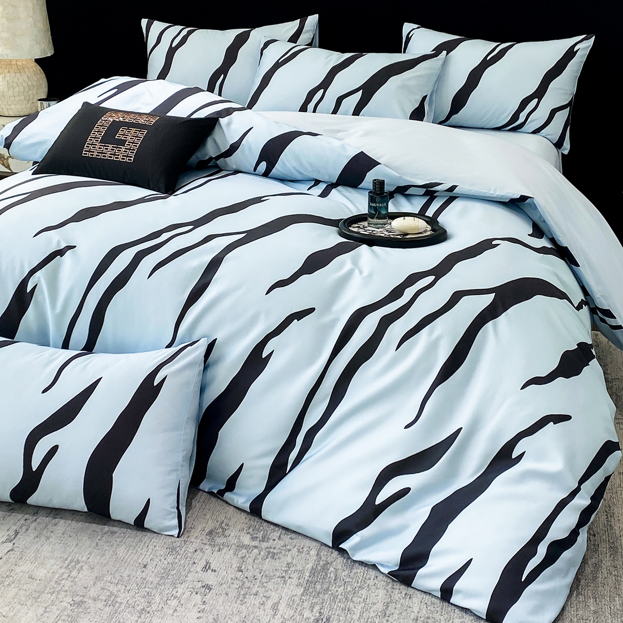 91家纺网 家纺一手货源 找家纺 家居1号家纺 2026新款A类50双股斑马纹全活性活性数码四件套-卡森（活动券后价不得低于279） 卡森-温馨蓝