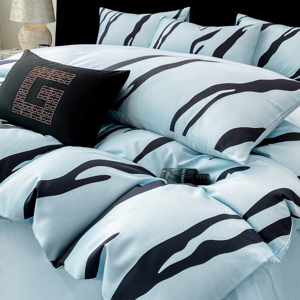 91家纺网 家纺一手货源 找家纺 家居1号家纺 2026新款A类50双股斑马纹全活性活性数码四件套-卡森（活动券后价不得低于279） 卡森-温馨蓝