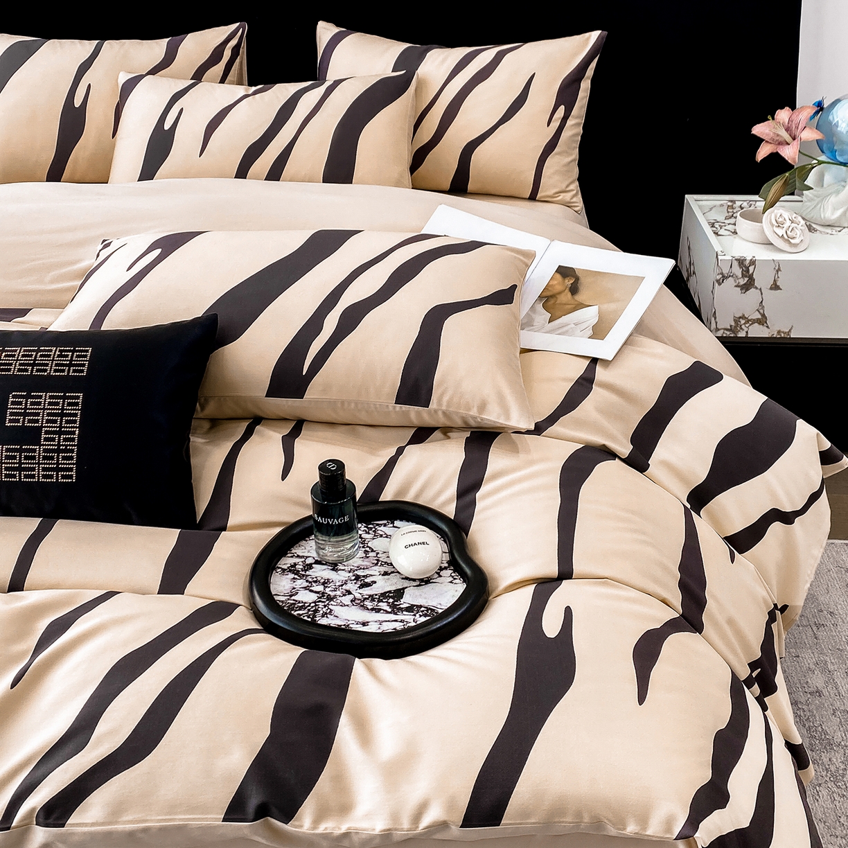 91家纺网 家纺一手货源 找家纺 家居1号家纺 2026新款A类50双股斑马纹全活性活性数码四件套-卡森（活动券后价不得低于279） 卡森-香槟金