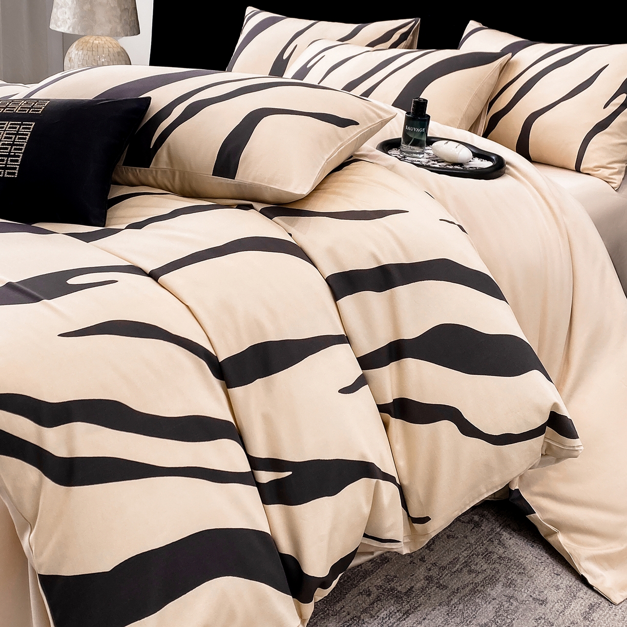 91家纺网 家纺一手货源 找家纺 家居1号家纺 2026新款A类50双股斑马纹全活性活性数码四件套-卡森（活动券后价不得低于279） 卡森-香槟金