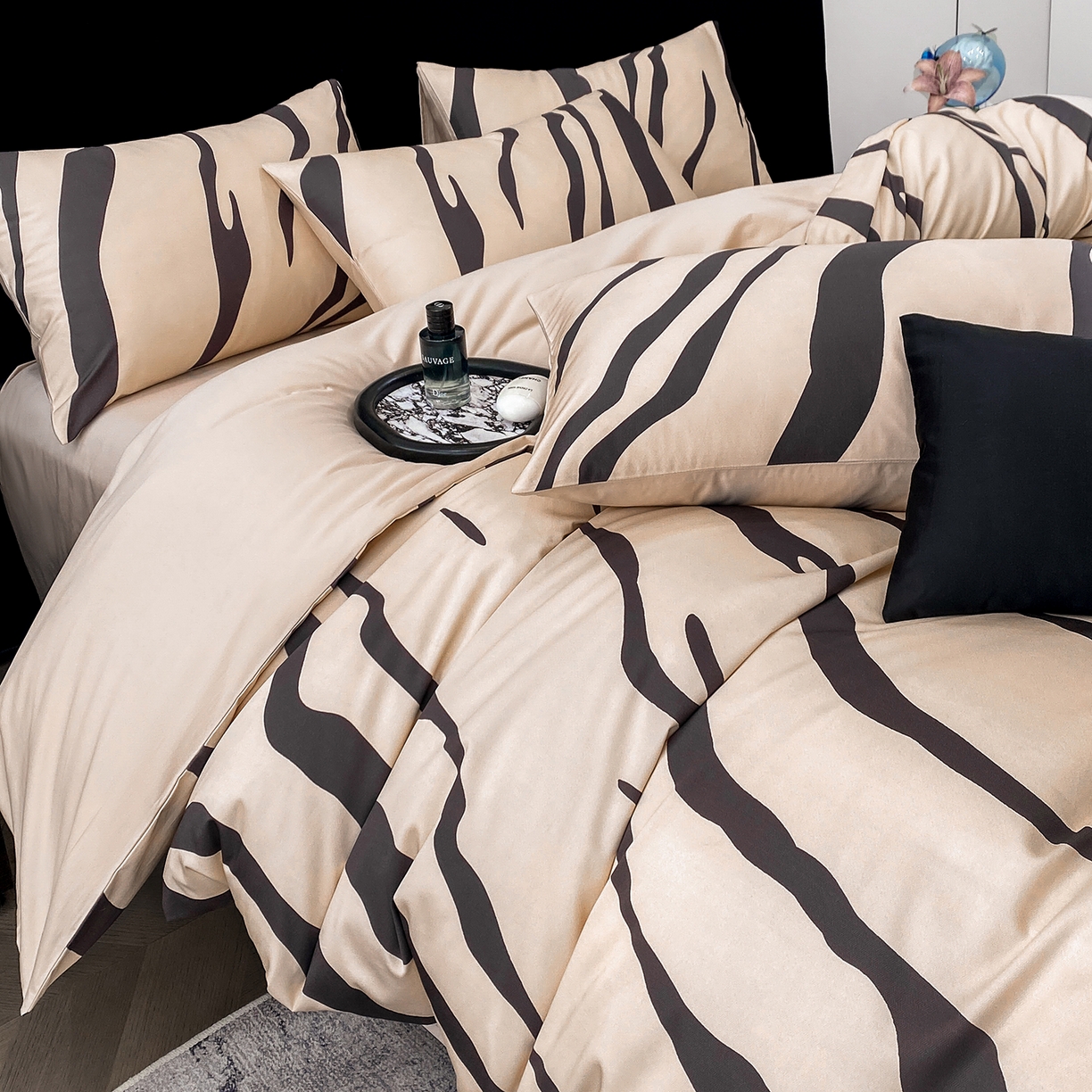 91家纺网 家纺一手货源 找家纺 家居1号家纺 2026新款A类50双股斑马纹全活性活性数码四件套-卡森（活动券后价不得低于279） 卡森-香槟金