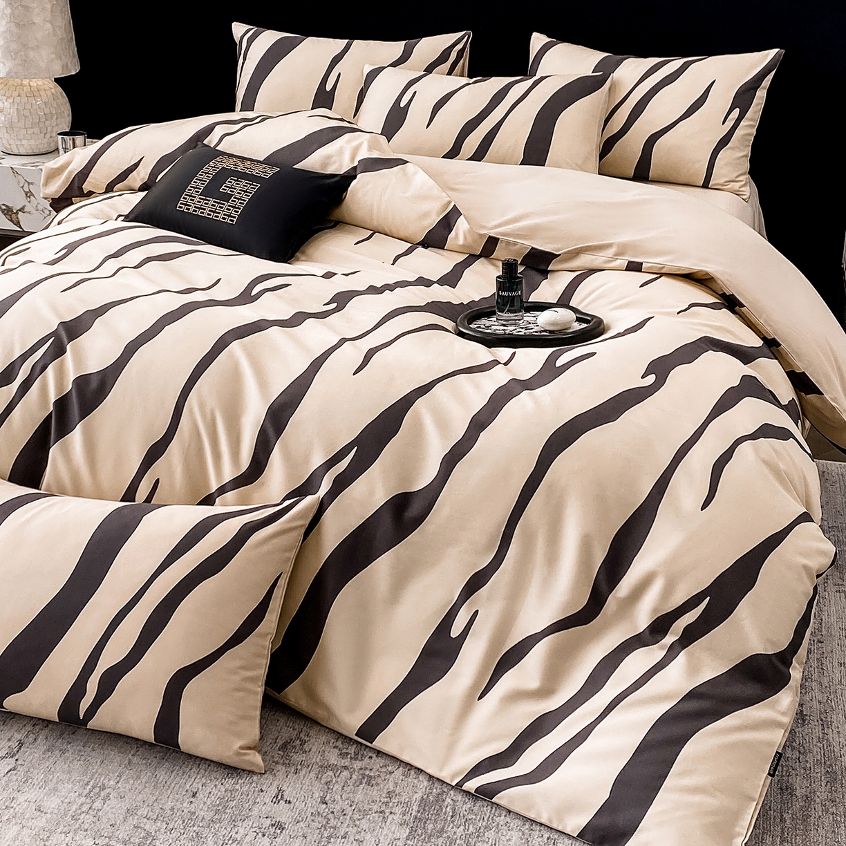 91家纺网 家纺一手货源 找家纺 家居1号家纺 2026新款A类50双股斑马纹全活性活性数码四件套-卡森（活动券后价不得低于279） 卡森-香槟金