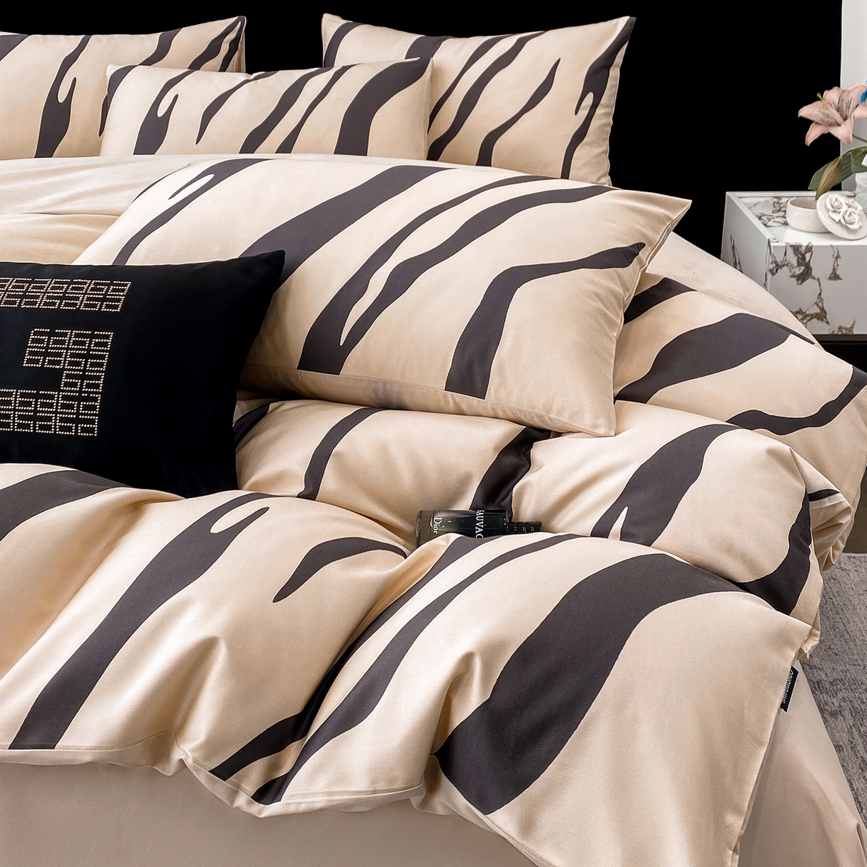 91家纺网 家纺一手货源 找家纺 家居1号家纺 2026新款A类50双股斑马纹全活性活性数码四件套-卡森（活动券后价不得低于279） 卡森-香槟金