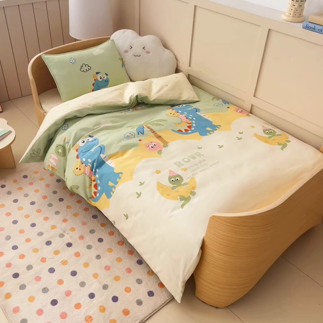 91家纺网 家纺一手货源 找家纺 鱼宝 2026新款全棉纯棉幼儿园套件-星愿系列 度假恐龙