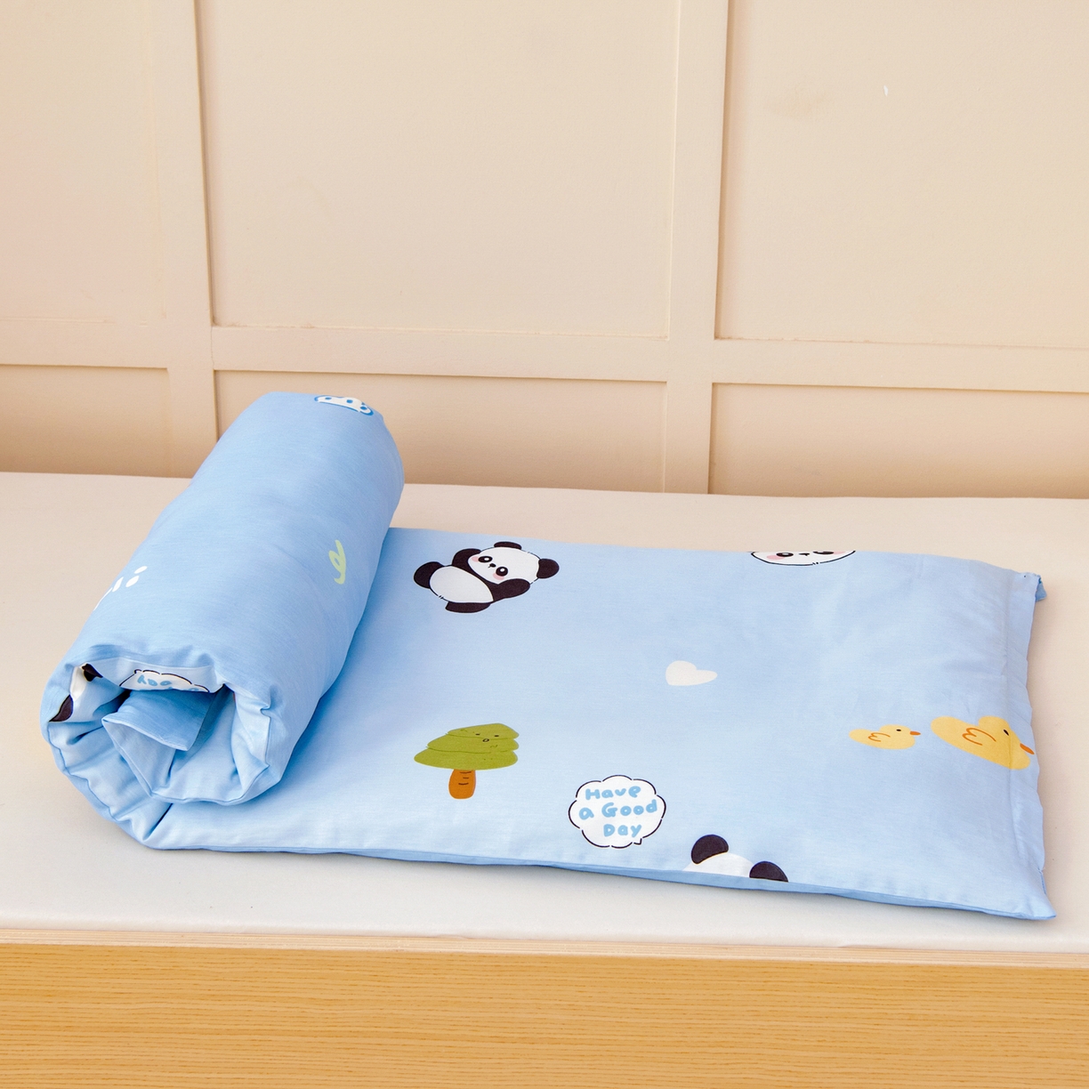 91家纺网 家纺一手货源 找家纺 鱼宝 2026新款全棉纯棉幼儿园套件-星愿系列 森林熊猫蓝