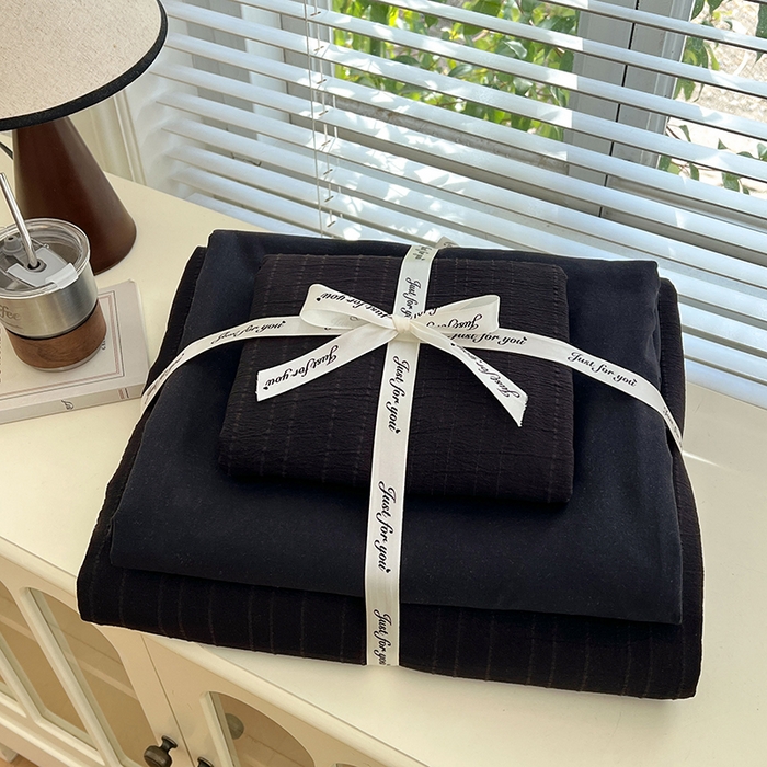 91家纺网 家纺一手货源 找家纺 优承佳生活馆 2026新款高克重无印风阳离子提花工艺三件套四件套单被套系列 （提供买家秀） 阳离子-暗夜黑