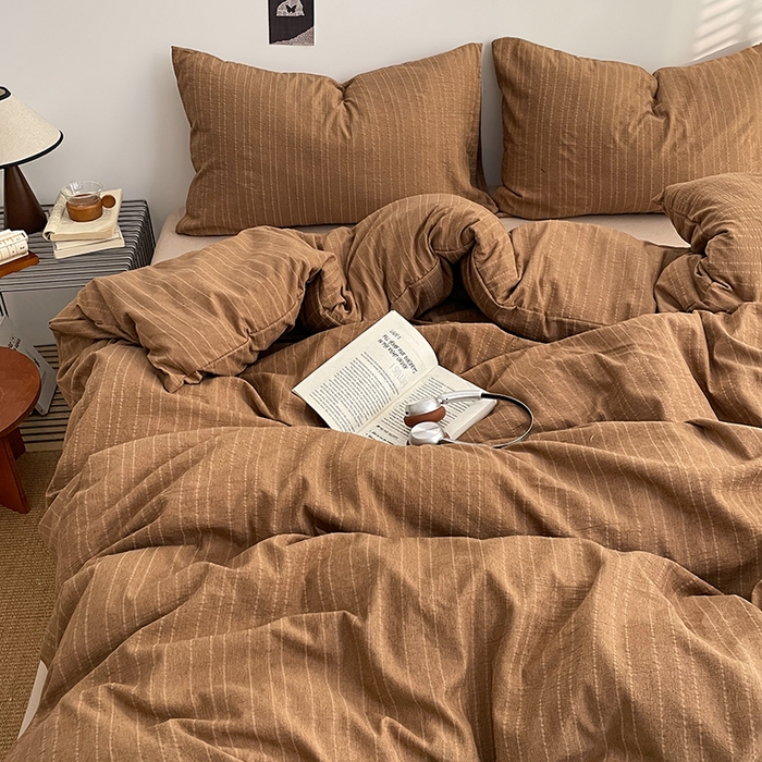 91家纺网 家纺一手货源 找家纺 优承佳生活馆 2026新款高克重无印风阳离子提花工艺三件套四件套单被套系列 （提供买家秀） 阳离子-焦糖色
