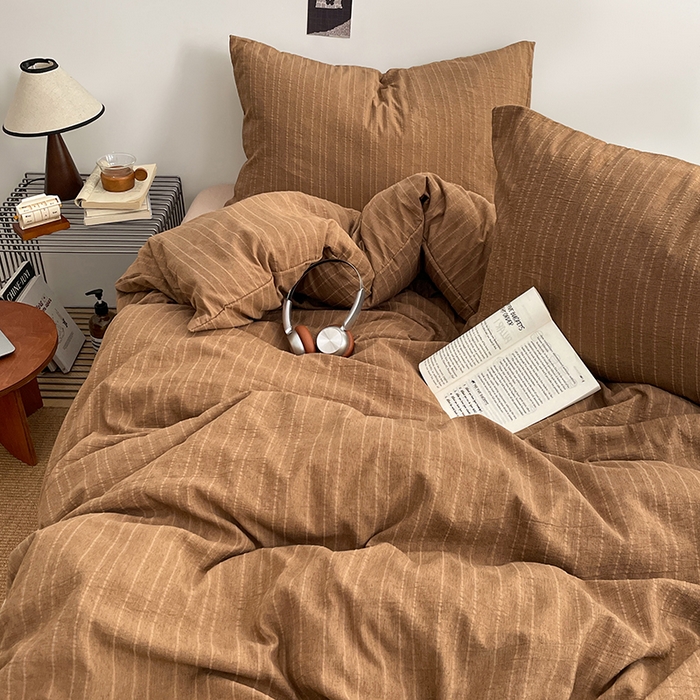 91家纺网 家纺一手货源 找家纺 优承佳生活馆 2026新款高克重无印风阳离子提花工艺三件套四件套单被套系列 （提供买家秀） 阳离子-焦糖色