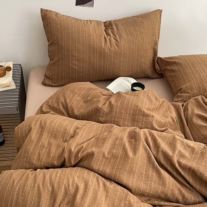 91家纺网 家纺一手货源 找家纺 优承佳生活馆 2026新款高克重无印风阳离子提花工艺三件套四件套单被套系列 （提供买家秀） 阳离子-焦糖色