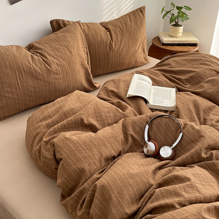 91家纺网 家纺一手货源 找家纺 优承佳生活馆 2026新款高克重无印风阳离子提花工艺三件套四件套单被套系列 （提供买家秀） 阳离子-焦糖色