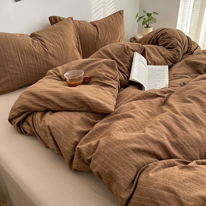 91家纺网 家纺一手货源 找家纺 优承佳生活馆 2026新款高克重无印风阳离子提花工艺三件套四件套单被套系列 （提供买家秀） 阳离子-焦糖色