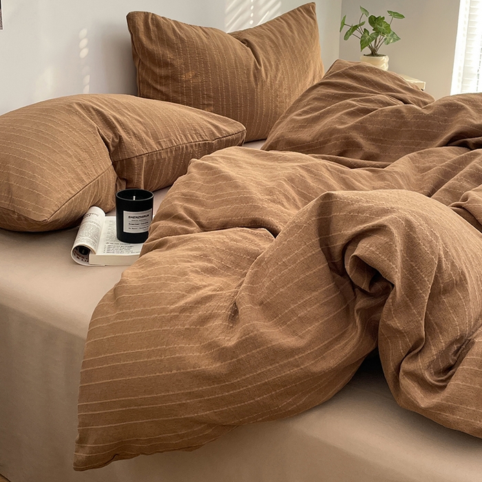 91家纺网 家纺一手货源 找家纺 优承佳生活馆 2026新款高克重无印风阳离子提花工艺三件套四件套单被套系列 （提供买家秀） 阳离子-焦糖色