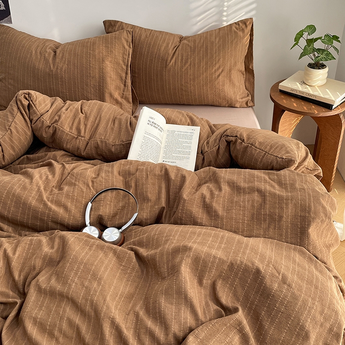 91家纺网 家纺一手货源 找家纺 优承佳生活馆 2026新款高克重无印风阳离子提花工艺三件套四件套单被套系列 （提供买家秀） 阳离子-焦糖色