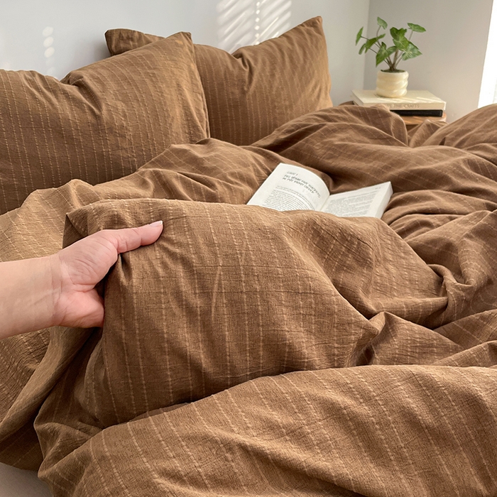 91家纺网 家纺一手货源 找家纺 优承佳生活馆 2026新款高克重无印风阳离子提花工艺三件套四件套单被套系列 （提供买家秀） 阳离子-焦糖色