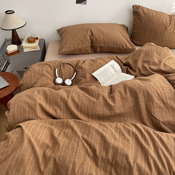 91家纺网 家纺一手货源 找家纺 优承佳生活馆 2026新款高克重无印风阳离子提花工艺三件套四件套单被套系列 （提供买家秀） 阳离子-焦糖色