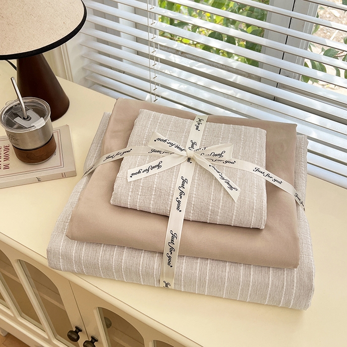 91家纺网 家纺一手货源 找家纺 优承佳生活馆 2026新款高克重无印风阳离子提花工艺三件套四件套单被套系列 （提供买家秀） 阳离子-奶咖色