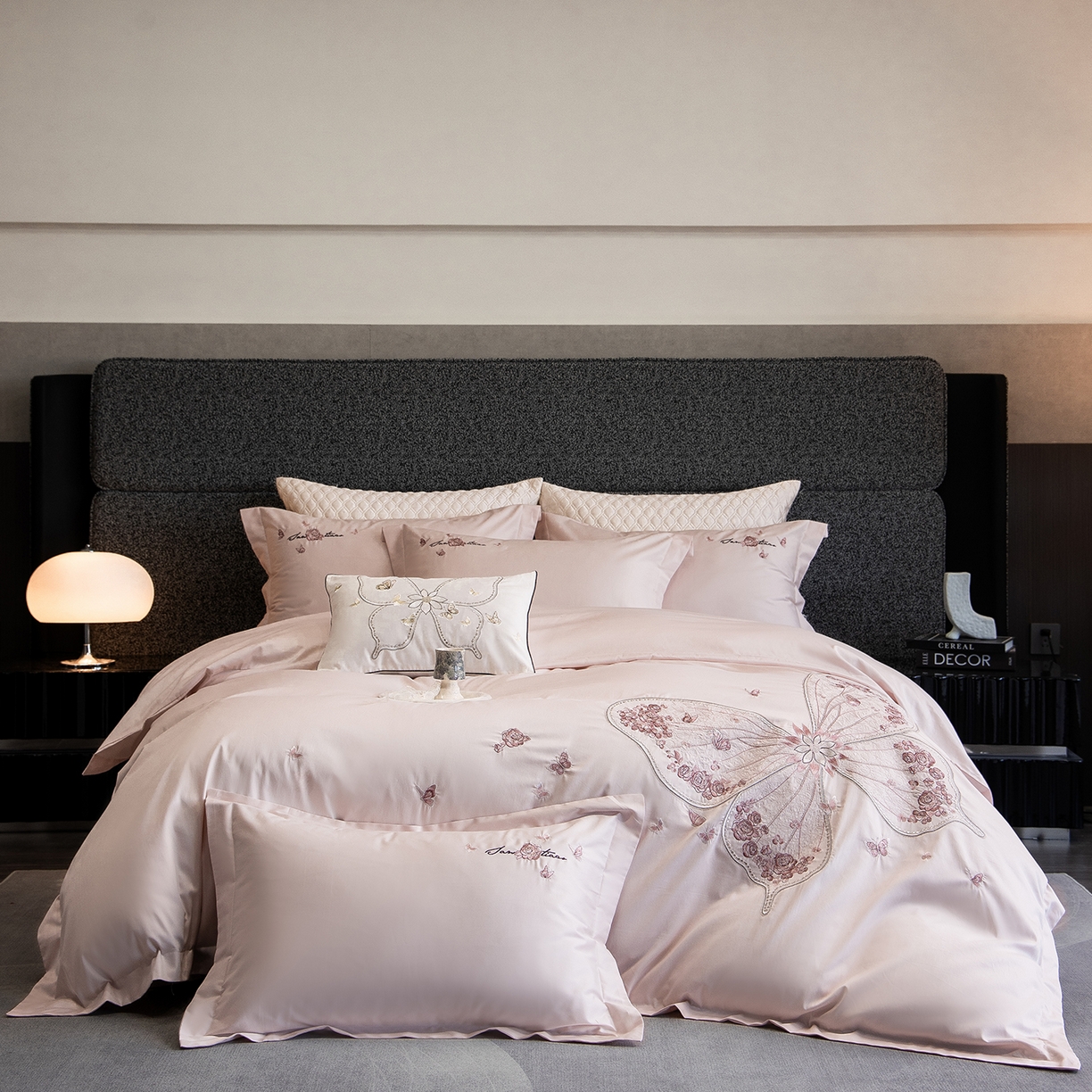 91家纺网 家纺一手货源 找家纺 优悦生活馆 2026新款全棉新疆长绒棉刺绣四件套-碟语森眠 碟语森眠-粉