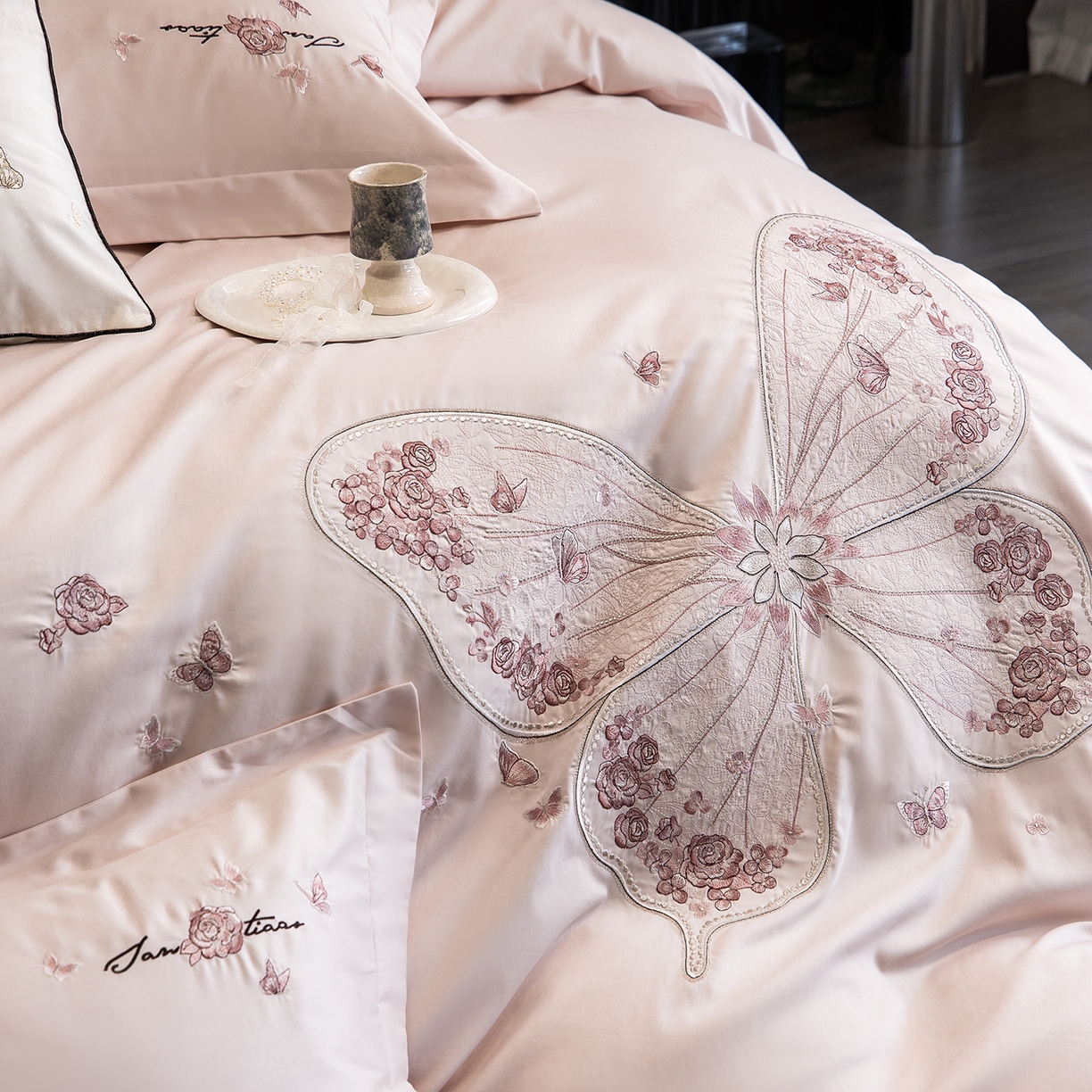 91家纺网 家纺一手货源 找家纺 优悦生活馆 2026新款全棉新疆长绒棉刺绣四件套-碟语森眠 碟语森眠-粉