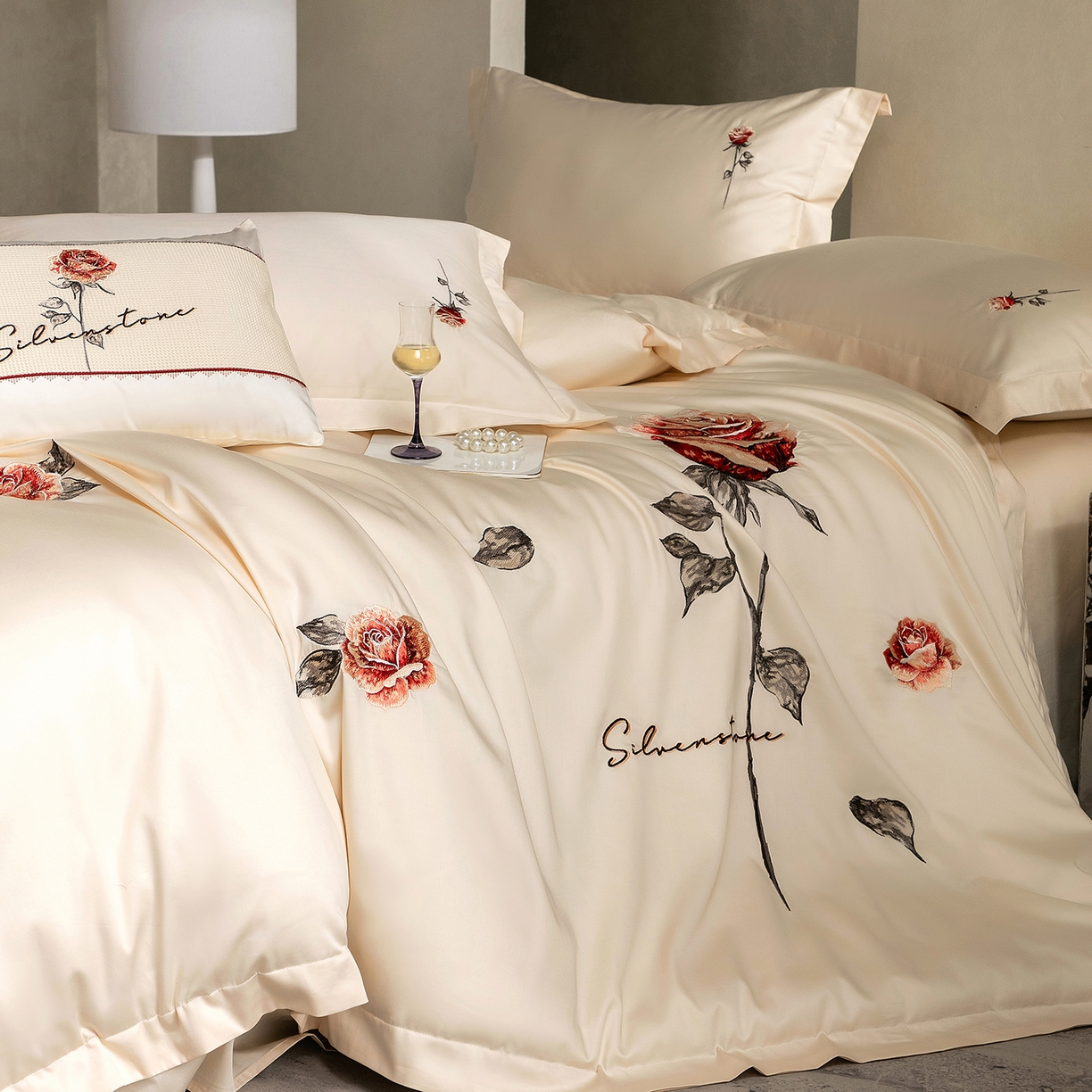 91家纺网 家纺一手货源 找家纺 优悦生活馆 2026新款全棉新疆长绒棉刺绣四件套-温情蜜意 温情蜜意-香槟