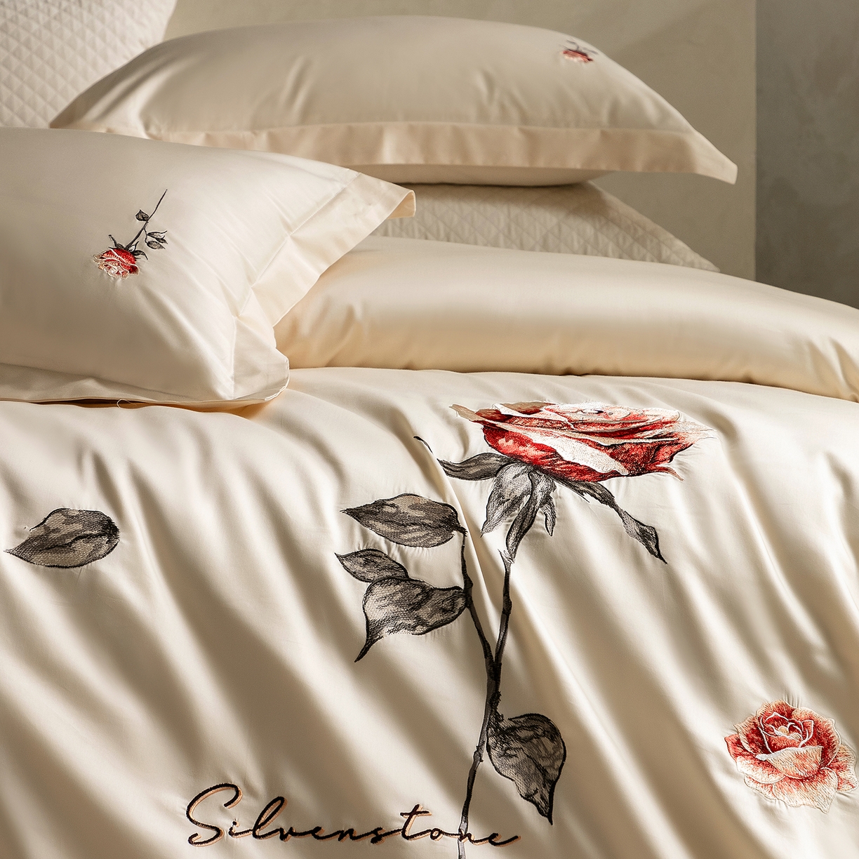 91家纺网 家纺一手货源 找家纺 优悦生活馆 2026新款全棉新疆长绒棉刺绣四件套-温情蜜意 温情蜜意-香槟