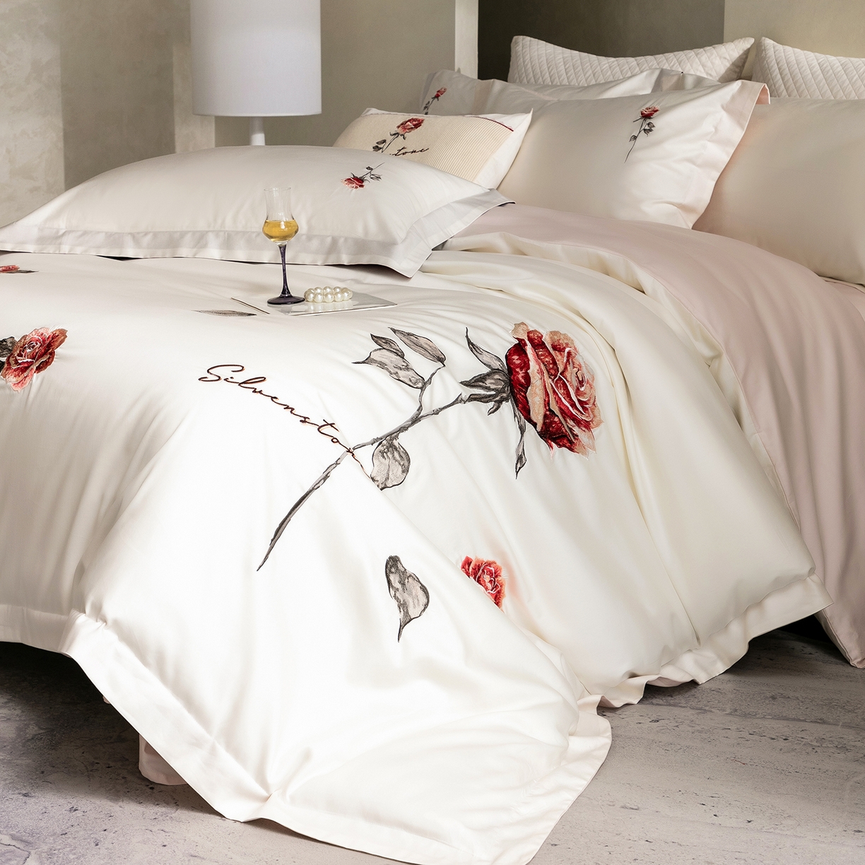 91家纺网 家纺一手货源 找家纺 优悦生活馆 2026新款全棉新疆长绒棉刺绣四件套-温情蜜意 温情蜜意-白