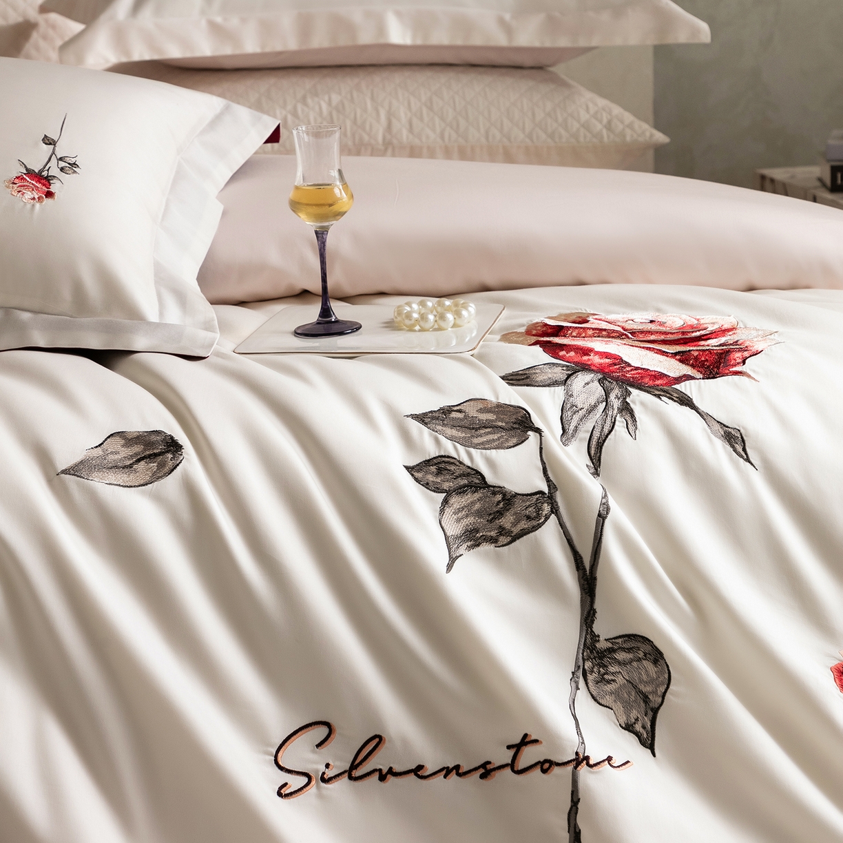 91家纺网 家纺一手货源 找家纺 优悦生活馆 2026新款全棉新疆长绒棉刺绣四件套-温情蜜意 温情蜜意-白