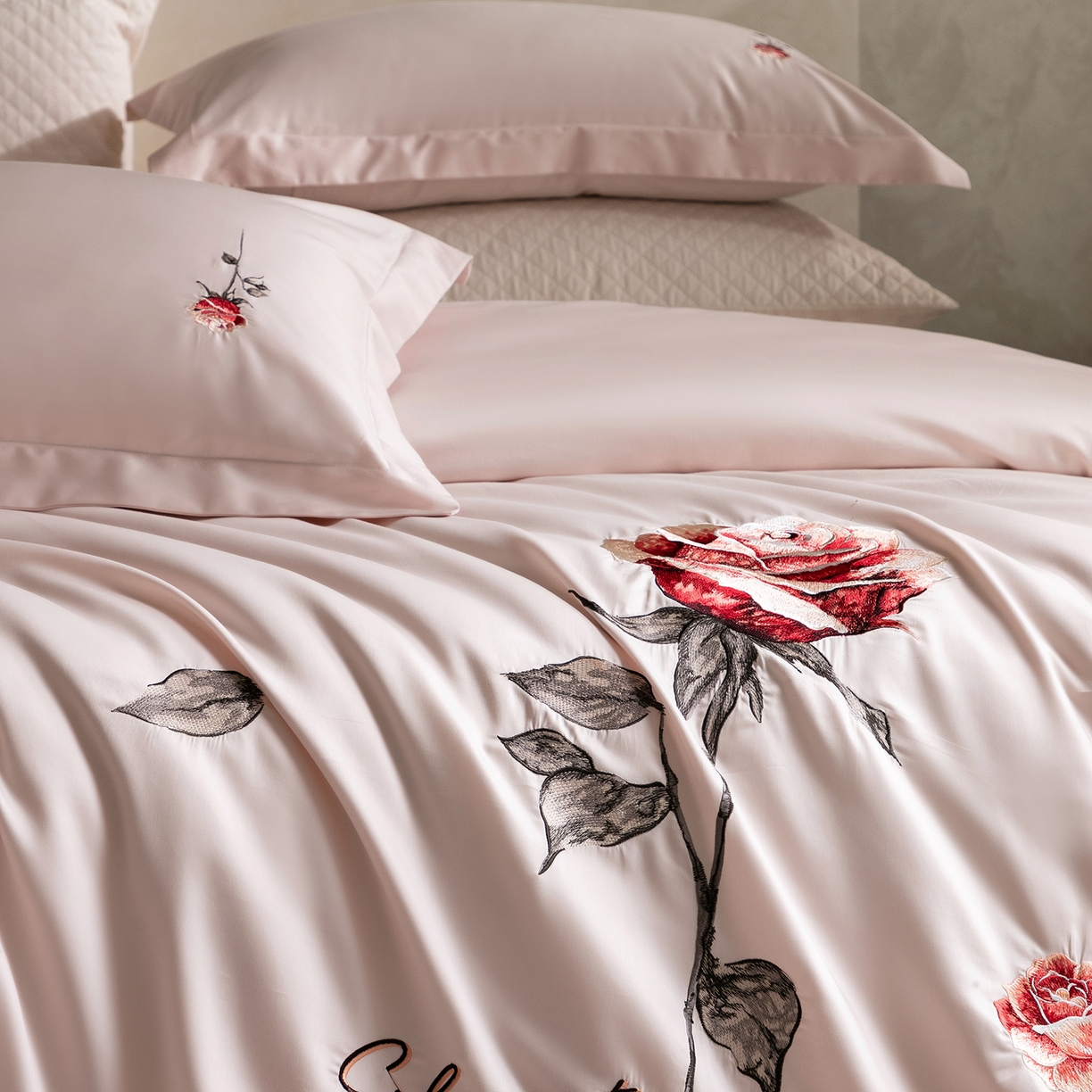 91家纺网 家纺一手货源 找家纺 优悦生活馆 2026新款全棉新疆长绒棉刺绣四件套-温情蜜意 温情蜜意-粉