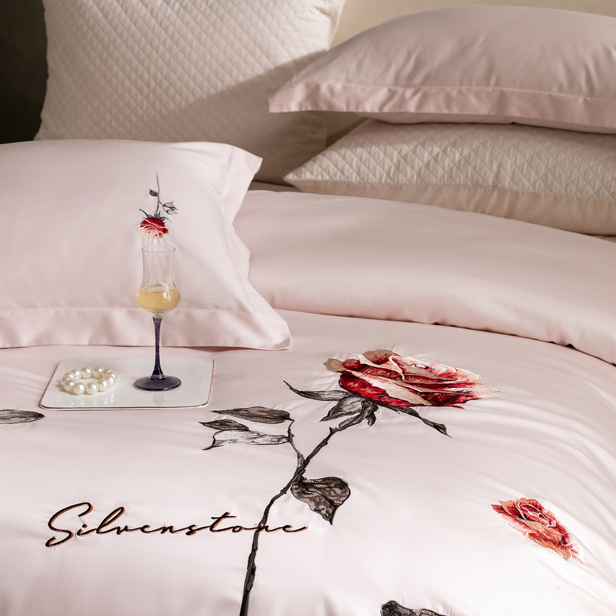 91家纺网 家纺一手货源 找家纺 优悦生活馆 2026新款全棉新疆长绒棉刺绣四件套-温情蜜意 温情蜜意-粉