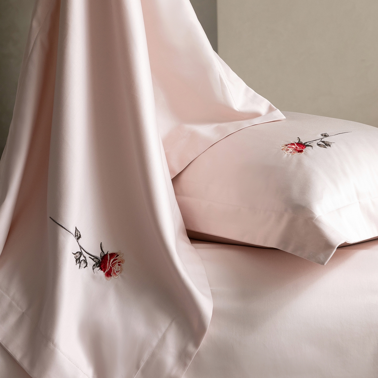 91家纺网 家纺一手货源 找家纺 优悦生活馆 2026新款全棉新疆长绒棉刺绣四件套-温情蜜意 温情蜜意-粉