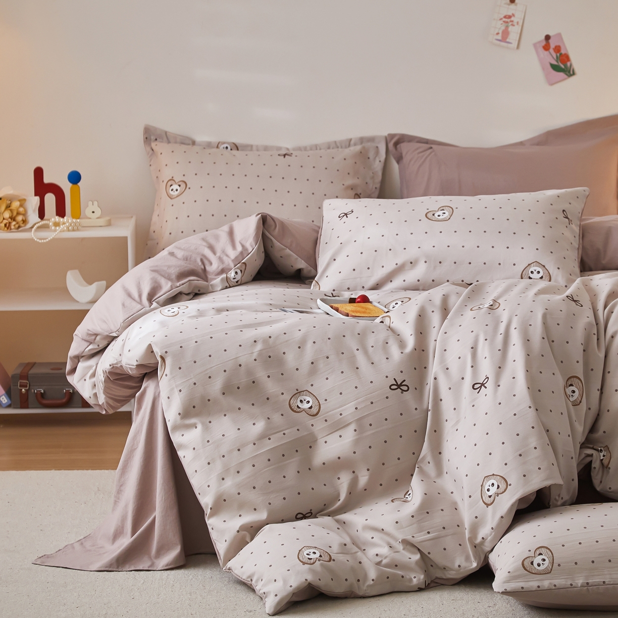 91家纺网 家纺一手货源 找家纺 梦纤绒 2026新款香云锦仿棉高克重四件套 爱心熊