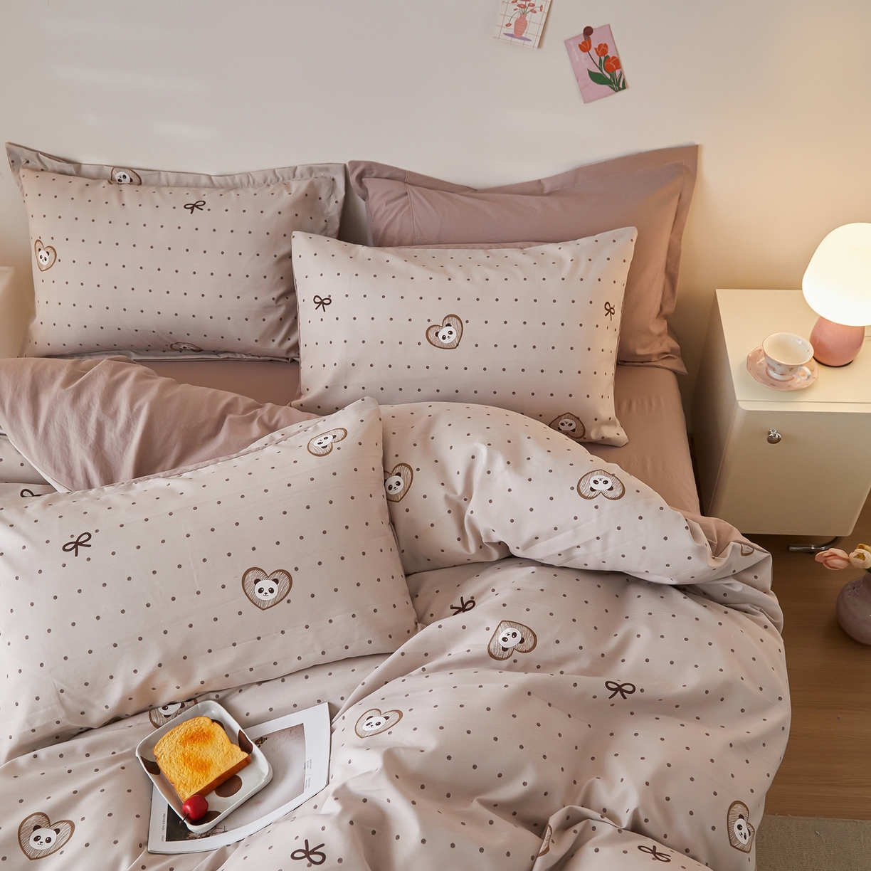 91家纺网 家纺一手货源 找家纺 梦纤绒 2026新款香云锦仿棉高克重四件套 爱心熊