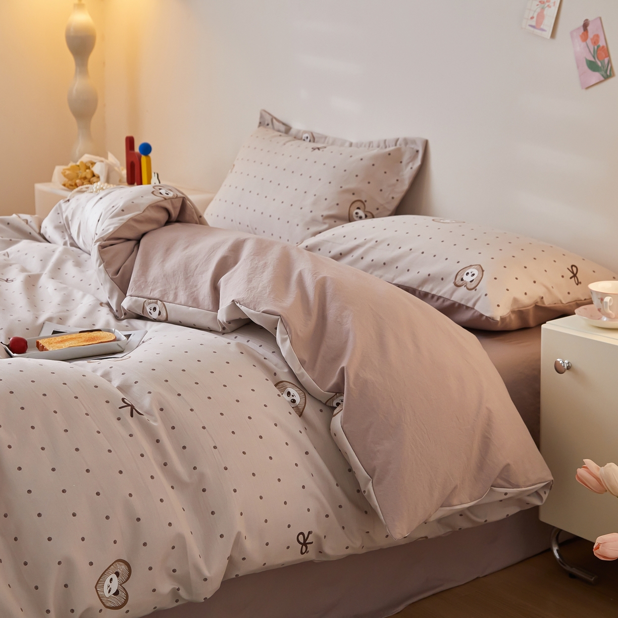 91家纺网 家纺一手货源 找家纺 梦纤绒 2026新款香云锦仿棉高克重四件套 爱心熊