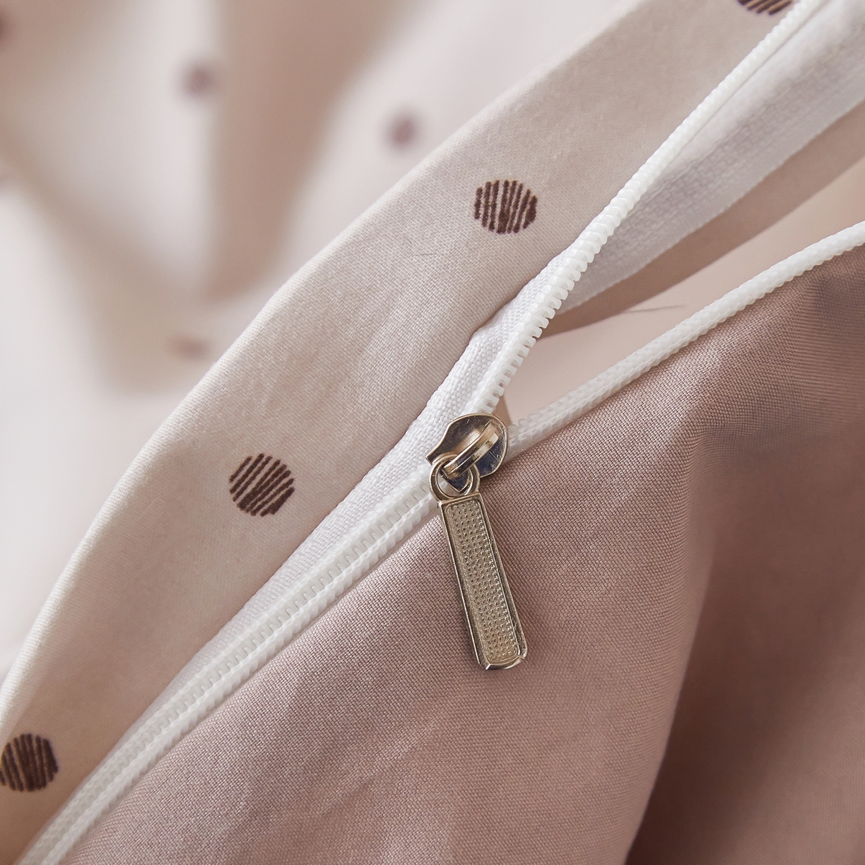 91家纺网 家纺一手货源 找家纺 梦纤绒 2026新款香云锦仿棉高克重四件套 爱心熊