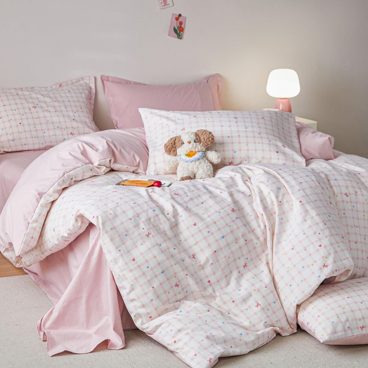 91家纺网 家纺一手货源 找家纺 梦纤绒 2026新款香云锦仿棉高克重四件套 粉格蝴蝶结