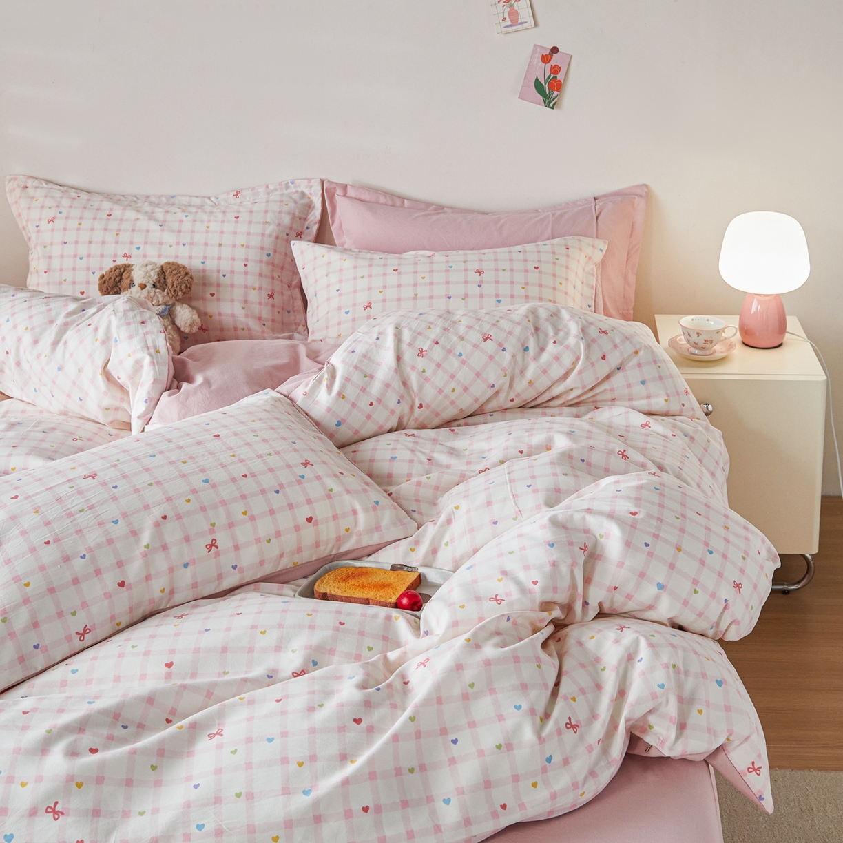 91家纺网 家纺一手货源 找家纺 梦纤绒 2026新款香云锦仿棉高克重四件套 粉格蝴蝶结