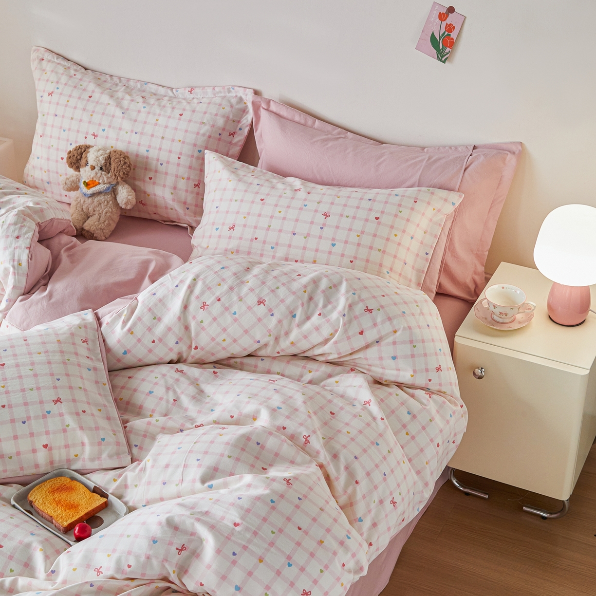 91家纺网 家纺一手货源 找家纺 梦纤绒 2026新款香云锦仿棉高克重四件套 粉格蝴蝶结