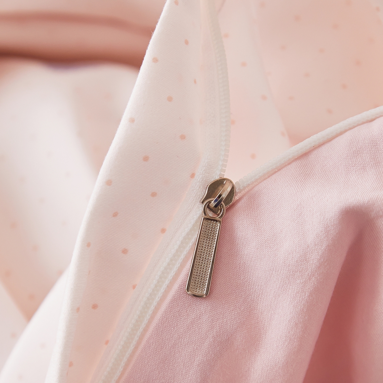 91家纺网 家纺一手货源 找家纺 梦纤绒 2026新款香云锦仿棉高克重四件套 甜梦撞色心