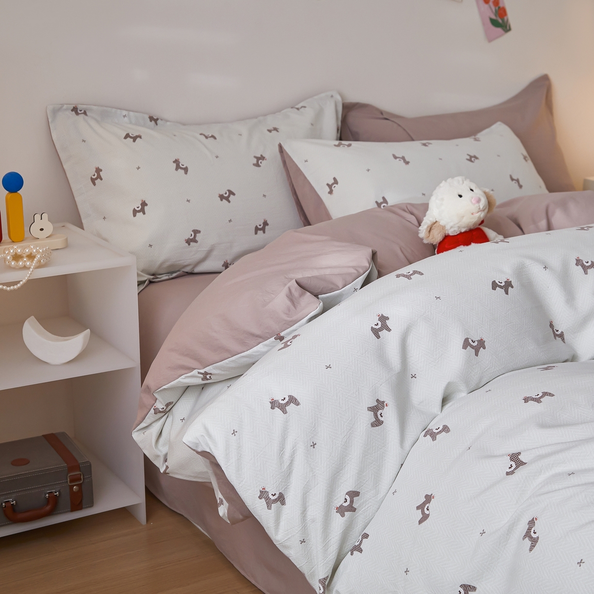 91家纺网 家纺一手货源 找家纺 梦纤绒 2026新款香云锦仿棉高克重四件套 小马格韵